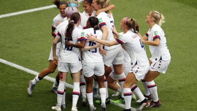 US-Titelverteidigerinnen besiegen Frankreich im Halbfinale