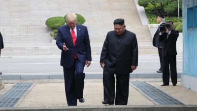FDP-Außenpolitiker Link kritisiert Trumps Treffen mit Kim Jong-un – Nordkorea nennt Treffen „historisch“