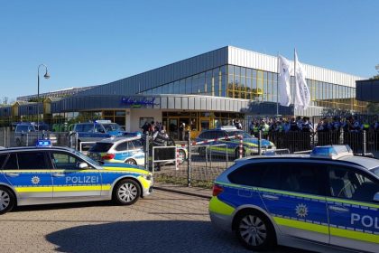 Wiederholter Polizeieinsatz: Aufenthaltsrechte der Störer vom Rheinbad Düsseldorf prüfen