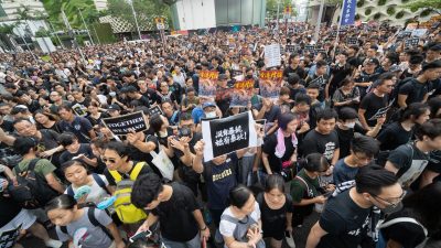 Hongkong Gouverneurin erklärte das Auslieferungsgesetz für „tot“ – Demonstranten wollen mehr