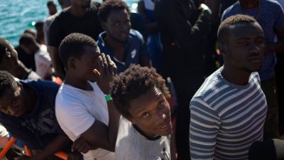Italien droht mit Millionen-Strafe: Deutsche NGOs im Mittelmeer wollen sich italienischer Regierung widersetzen