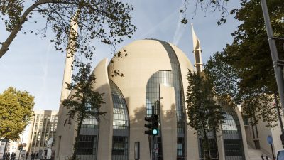 Seehofer fördert Verankerung von Moscheen in Deutschland mit sieben Millionen Euro