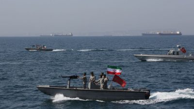 Trump droht dem Iran mit Zerstörung von Patrouillenbooten nach Vorfall im Persischen Golf