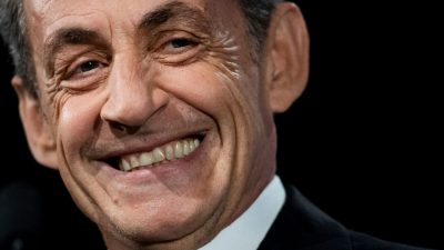 Photoshop, Wachstumsschub, oder…? Rätsel um deutlich größeren Sarkozy auf Foto mit Carla Bruni