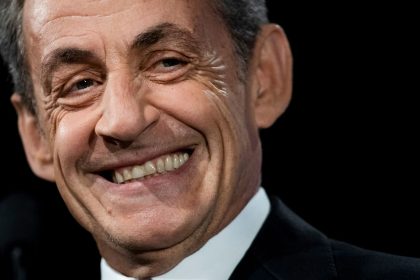 Photoshop, Wachstumsschub, oder…? Rätsel um deutlich größeren Sarkozy auf Foto mit Carla Bruni