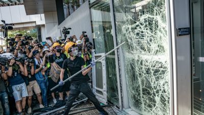 Demonstration in Hongkong: Regierungssitz zeitweise besetzt, Polizei wollte räumen – und keiner war mehr da + Livestream