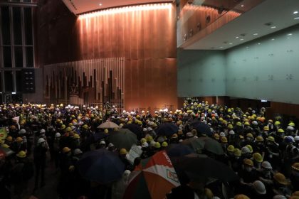 Hongkongs Regierungschefin verurteilt “Gewalt” von Protestierenden – Trump stellt sich hinter Demonstranten