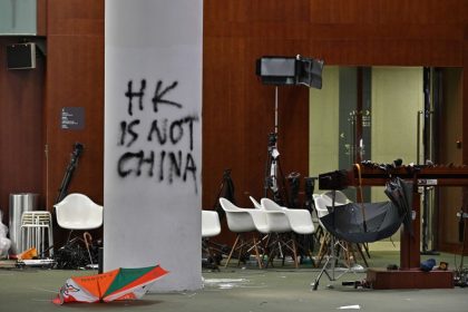 Hongkong kündigt hartes Vorgehen gegen Parlamentsbesetzer an
