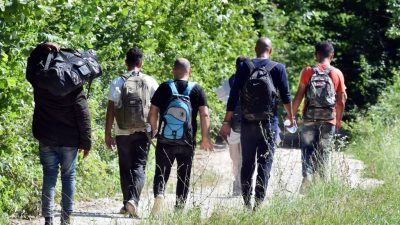 „Flüchtlingszahlen“ auf Balkanroute wieder am Steigen – Situation in bosnischen Lagern angespannt