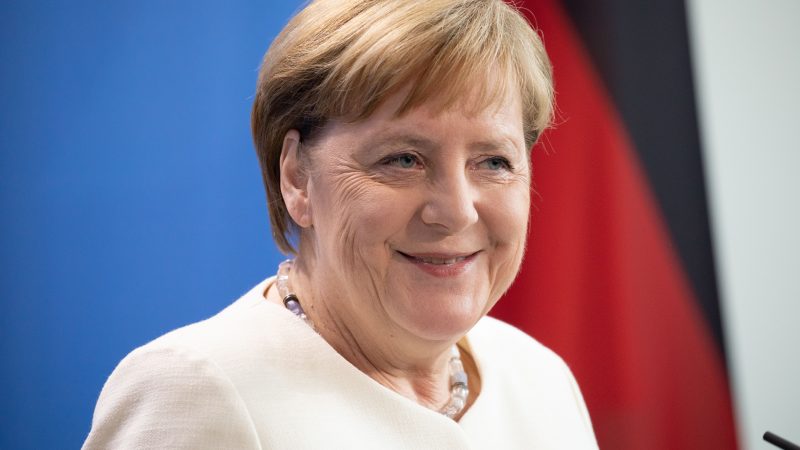 75 Jahre nach Attentat auf Hitler: Merkel fordert Gesellschaft zu „deutlichem Zeichen“ gegen Rechtsextreme auf