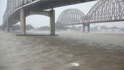 Tropensturm „Barry“ erreicht knapp unter Hurrikan-Stärke Küste von Louisiana