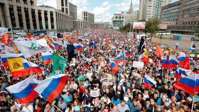 Mehr als 20.000 Demonstranten rund um Kreml-Kritiker Nawalny fordern freie Kommunalwahl in Moskau