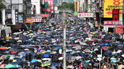 China droht Hongkongs Protestbewegung – Video zeigt Militäreinsatz gegen Demonstranten + Video