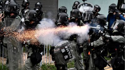 Eskalation bei verbotener Demonstration gegen chinesische Triaden in Hongkong