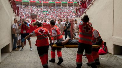 Weltberühmte Stierhatz in Pamplona: Mindestens fünf Verletzte am Sonntagmorgen