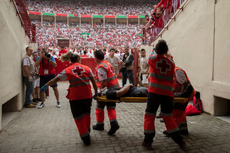 Weltberühmte Stierhatz in Pamplona: Mindestens fünf Verletzte am Sonntagmorgen