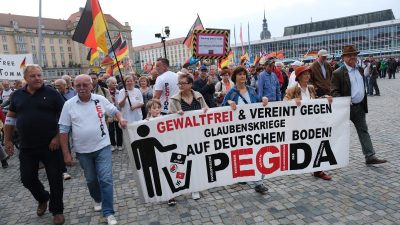 Fünf Jahre Pegida: Anhänger und Gegner demonstrieren in Dresden