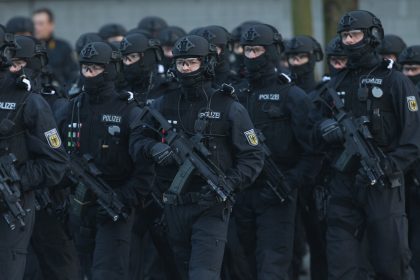 Schüsse, Kampfgeschrei und Explosionen: Große Anti-Terror-Übung im Hauptbahnhof Bremen am Donnerstag