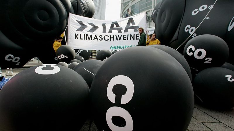 IAA im Fokus der Klimaproteste: Aktionsbündnis „Sand im Getriebe“ fordert „Verkehrsrevolution“