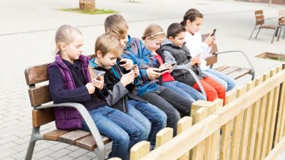 Studie: Soziale Medien bergen erhebliche Risiken für junge Menschen