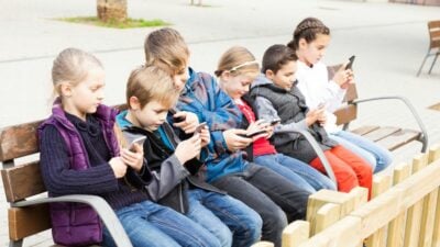 Studie: Soziale Medien bergen erhebliche Risiken für junge Menschen