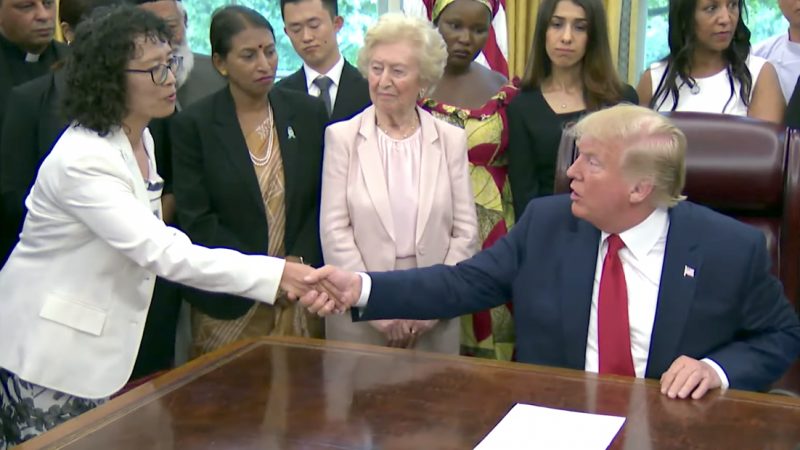 Bedeutendes Treffen: Gefolterte Falun Gong-Praktizierende sprach mit US-Präsident Donald Trump im Weißen Haus