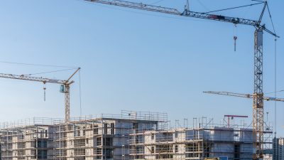 „Bauen, bauen, bauen“ – CDU und FDP lehnen Enteignungen strikt ab