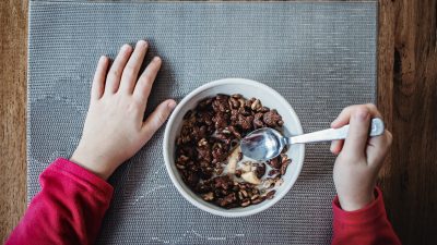 Foodwatch: Fast alle Joghurts und Frühstücksflocken für Kinder überzuckert