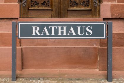 Hockenheims OB mit Kieferbruch auf Intensivstation – Täter mit nordafrikanisch-arabischem Aussehen