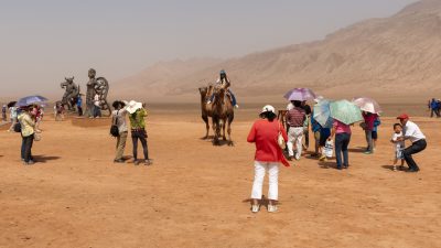 China: In Xinjiang boomt der Tourismus – Internierungszentren für Uiguren bekommen Besucher nicht zu Gesicht