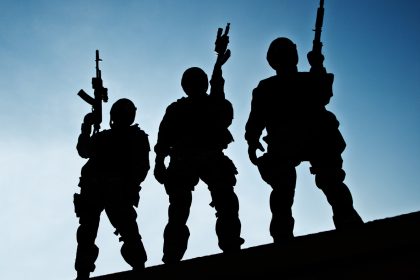 Terrorwarnung: Polizei durchsucht Gefährder-Wohnungen in Köln und Düren