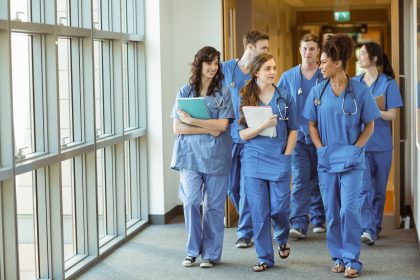 Höchstleistung für Minigehalt – Union will Hungerlohn für Medizinstudenten abschaffen