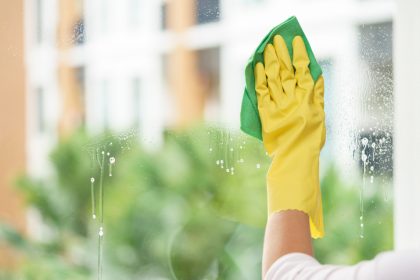 Deutschland lässt am liebsten per Schwarzarbeit putzen: 2,9 Millionen Haushalte beschäftigen Putzhilfen