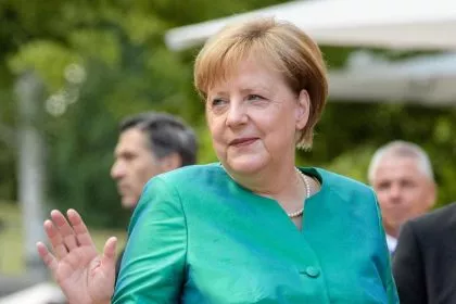 Merkel bekommt Ehrendoktor von Wirtschaftsuni Leipzig - IWF-Chefin Lagarde soll Laudatio halten