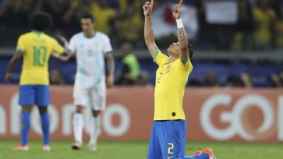 Copa-Aus: Brasilien schlägt Erzrivalen Argentinien