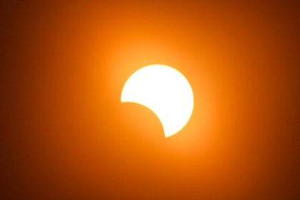 Eine Finsternis kommt selten allein: Partielle Sonnenfinsternis über Deutschland
