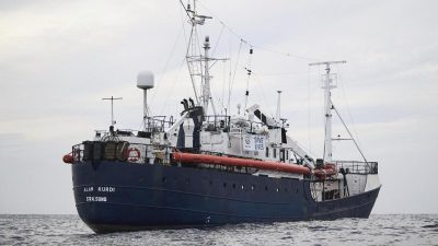 „Alan Kurdi“ erreicht mit 125 Migranten Hafen auf Sardinien