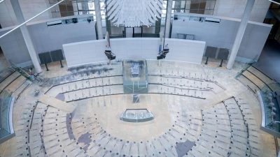 Verfassungsrechtler von Arnim: Parlamente sind zu groß – AfD sollte nicht ausgegrenzt werden