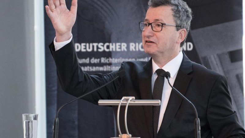 Nach Vergewaltigung in Mühlheim: Rainer Wendt fordert Strafmündigkeit mit 12 – Richterbund dagegen