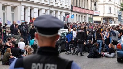 Protest gegen Abschiebung in Leipzig: 11 Polizisten verletzt – Grüne und Linke beschuldigen Polizei für Eskalation