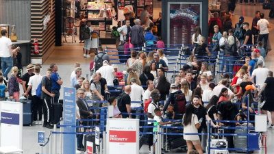 Chaos am Flughafen Düsseldorf: „Tumulte werden nicht mehr zu verhindern sein“