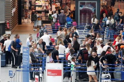 Chaos am Flughafen Düsseldorf: „Tumulte werden nicht mehr zu verhindern sein“