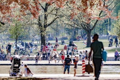 Schlangestehen an der Schaukel: Wenn der Platz zum Spielen knapp wird