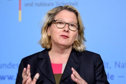 Vor Klimakabinetts-Sitzung: Schulze will teurere Flüge