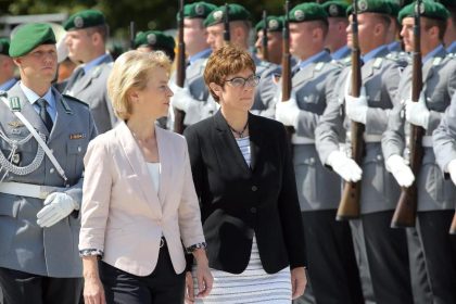 Berateraffäre: Luxusgehälter und freihändige Auftragsvergaben bei Inhouse-Unternehmen der Bundeswehr