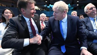 Neuwahlen im Dezember: Johnsons Konservative in Großbritannien in Wählergunst weit vorn