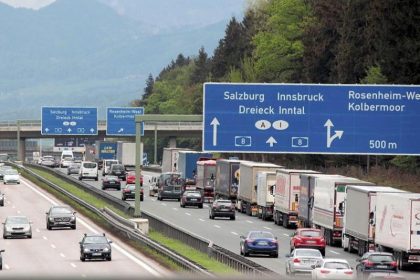 Traurig: Ermordeter Junge wollte mit der Mama in den Sommerurlaub – Schwester (12) auf Autobahnparkplatz informiert
