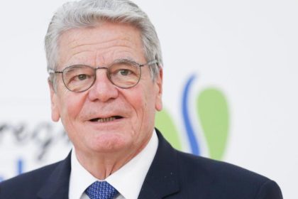 Ex-Bundespräsident kentert mit Boot – Seenotretter helfen Gauck aus der Misere