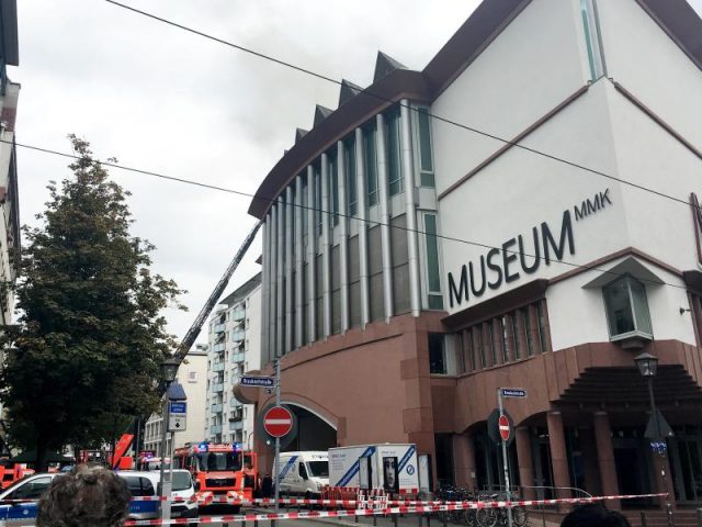 Feuer im Frankfurter Museum für Moderne Kunst ausgebrochen