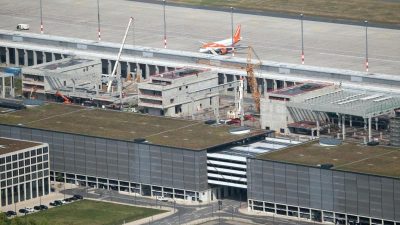 BER-Betreiber feiern Richtfest für Terminal 2